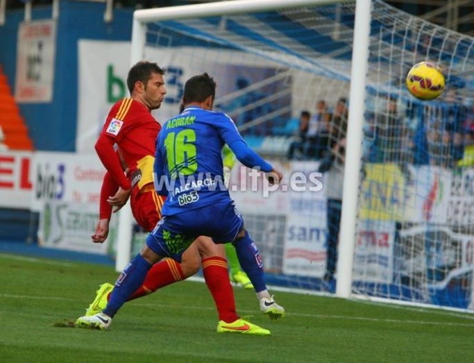Álvaro Antón rescata a un Decano irregular en El Toralín (3-3)