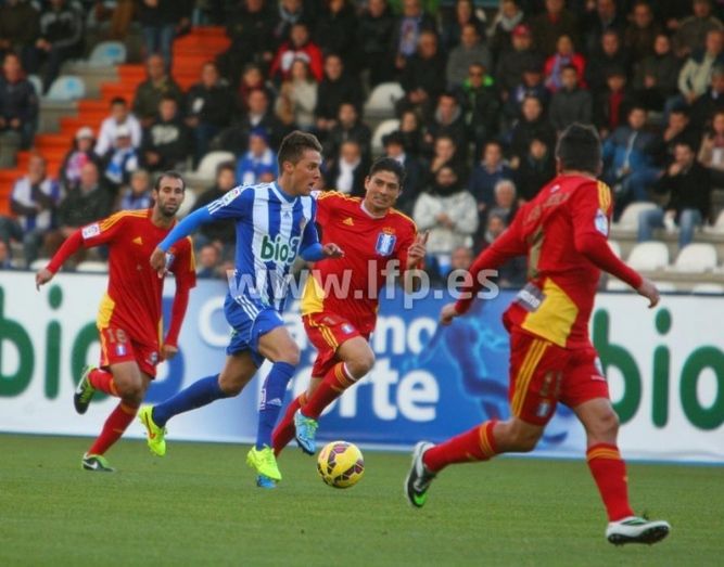Álvaro Antón rescata a un Decano irregular en El Toralín (3-3)