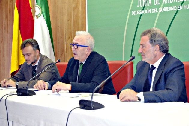 La Junta entrega a los ayuntamientos de Huelva las resoluciones del Programa 30+ que posibilitarán 1.712 contrataciones