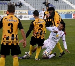 El San Roque despierta tarde en Jaén (3-2)