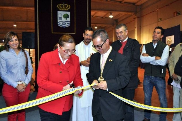 Isla Cristina acoge hasta mañana la primera exposición sobre Arte Cofrade de la provincia
