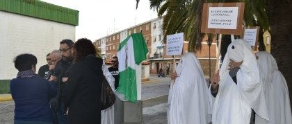 “Paga y vete”, consigna de la plantilla al alcalde de Ayamonte por los impagos de varias nóminas