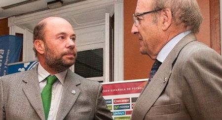 Los accionistas minoritarios sólo podrían solicitar las cuentas de la Junta si se alían con el Ayuntamiento