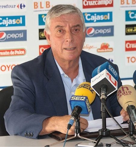 De la Corte: 'Creo que los dueños del club hicieron mal los cálculos cuando entraron, porque tontos no son'.