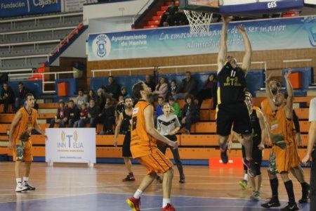 El Por Huelva sigue haciendo un fortín del Andrés Estrada (75-67)