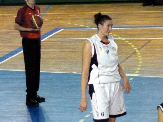 La pívot Alejandra de la Fuente, segundo fichaje del Conquero