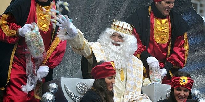 Melchor, Gaspar y Baltasar reinan entre la niebla