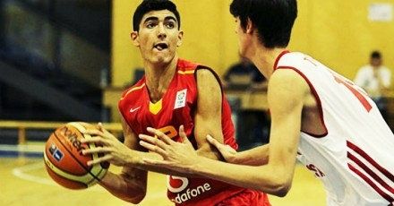 Manu Vázquez debuta en la LEB Oro con sólo 16 años