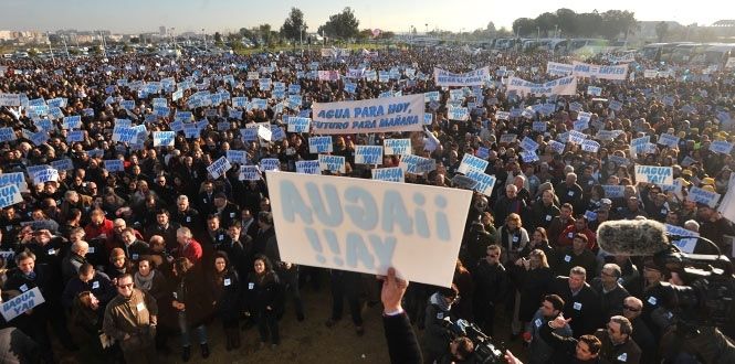 El Condado marcha sobre la capital para exigir agua