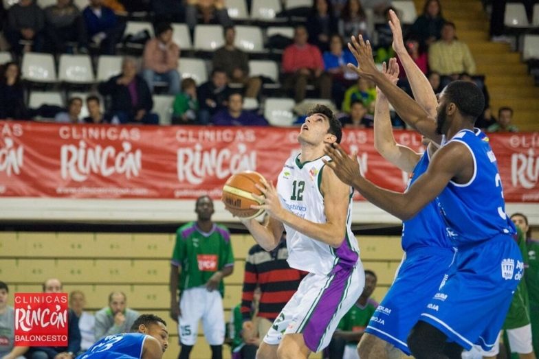 Manu Vázquez, un joven gigante que sueña con la ACB