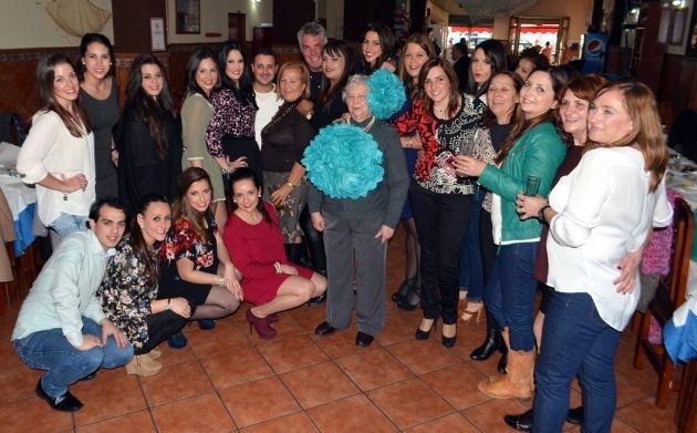 La Federación Isleña de Peñas y Asociaciones Carnavaleras agasaja a la corte de honor juvenil y su reina