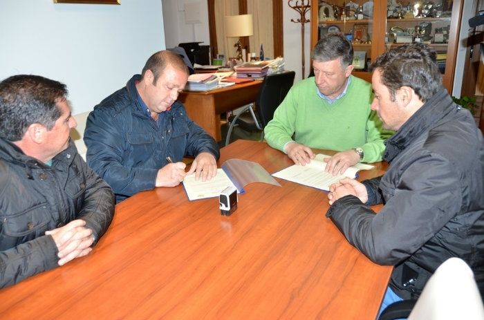 El Ayuntamiento de Palos apoya con 4.500 euros a los clubes de pádel, petanca y pesca 
