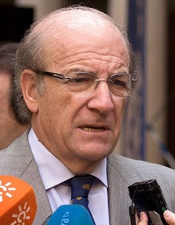 Rodríguez repite “simbólicamente” en la lista al Parlamento, pese a que el cargo es incompatible con la Alcaldía