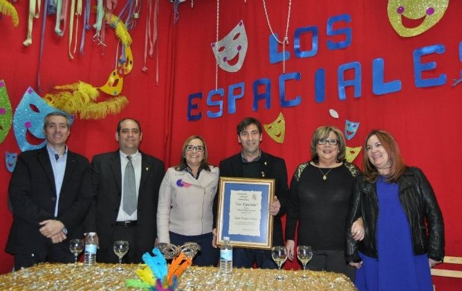 Pepe Araceli y Juan Venegas reciben el cariño del Carnaval de Isla Cristina