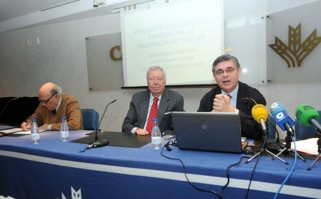 El catedrático Alfonso Vargas plantea un cambio en el modelo de gestionar el turismo en la provincia