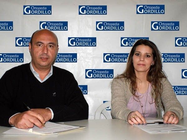 Ortopedia Gordillo presta asesoramiento técnico a la plantilla del PAN Moguer
