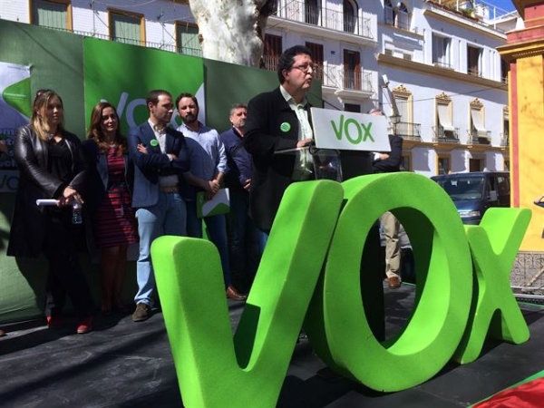 VOX presenta sus cabezas de lista en las ocho provincias y afirma que vienen a 'fumigar la ruina y la corrupción'