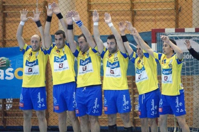 El PAN Moguer se gana el derecho a soñar con el ascenso (20-37)