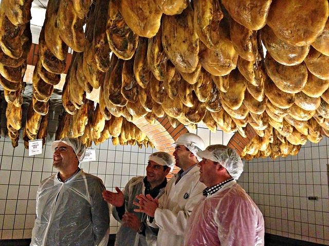 El PSOE asegura que con la ‘Denominación de Origen Jabugo’ se abre una nueva era para el sector del ibérico