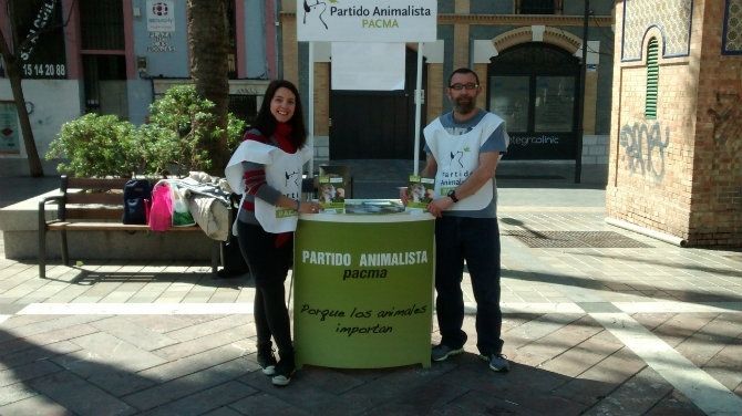 PACMA lleva la defensa de los animales a la campaña electoral