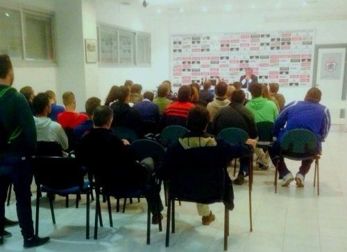 Víctor Hugo almorzó con el alcalde y después se reunió con una treintena de aficionados