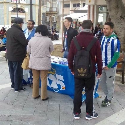 El Trust recluta socios en la Plaza de las Monjas