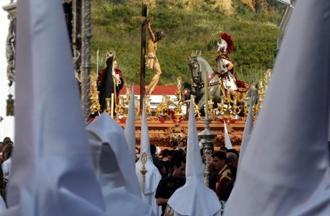 Martes Santo: Barriada y tradición