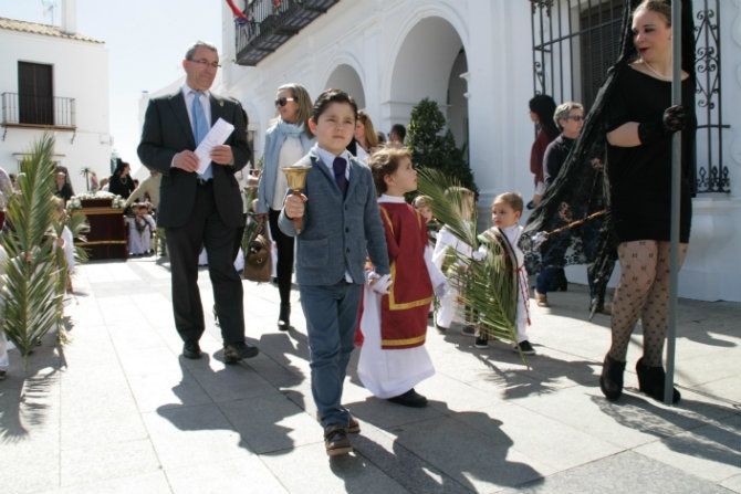 ‘Borriquita’ con rostro infantil por las calles de Cartaya