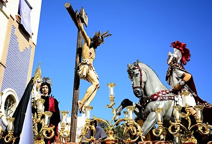 Dolores diligente tras su Hijo Lanceado