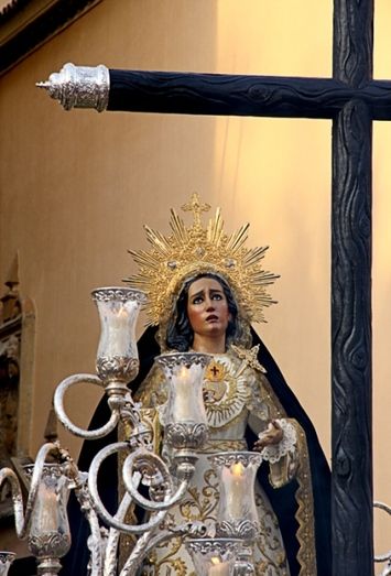 Luto con aura divina