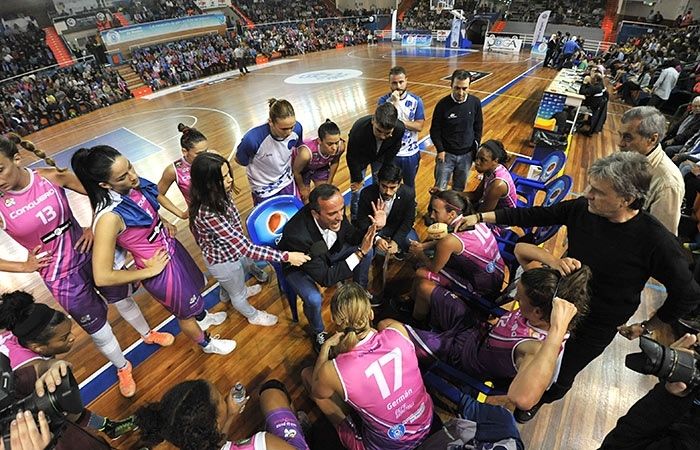 Ibekwe, los nervios y un mal partido ofensivo acaban con el sueño del CB Conquero (49-66)