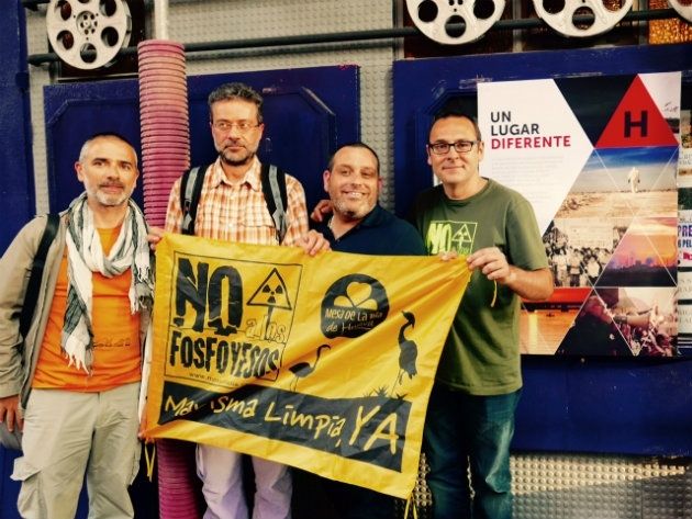 Ecologistas y la Mesa de la Ría muestran en Madrid su rechazo al tapado de los fosfoyesos