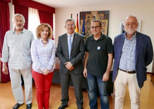 La Mesa de la Ría traslada a la UHU el modelo de ciudad que quiere para Huelva