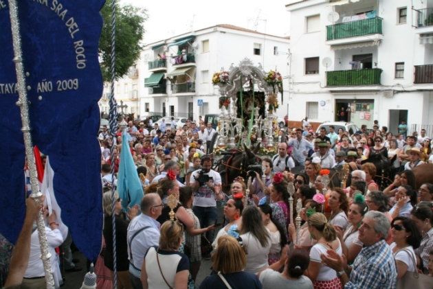 La Hermandad del Rocío de Cartaya viaja hacia la aldea almonteña