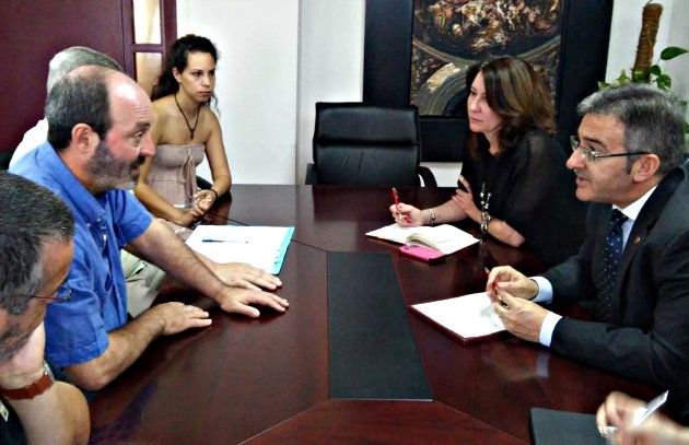 Pedro Jiménez quiere que la UHU y el Ayuntamiento lideren los retos en materia de medio ambiente y contaminación