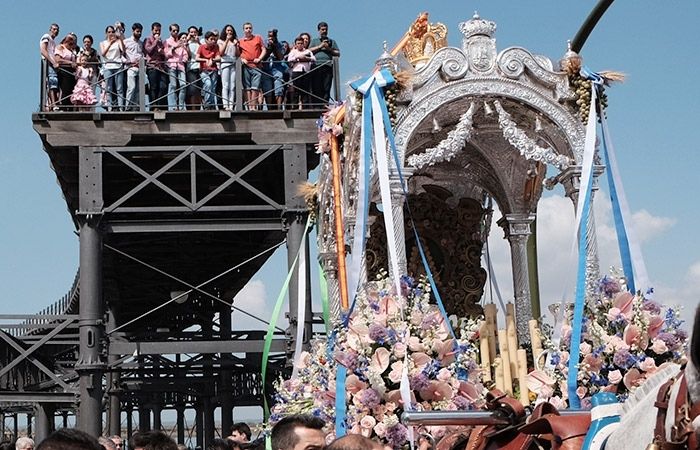 Huelva en multitud hacia las arenas