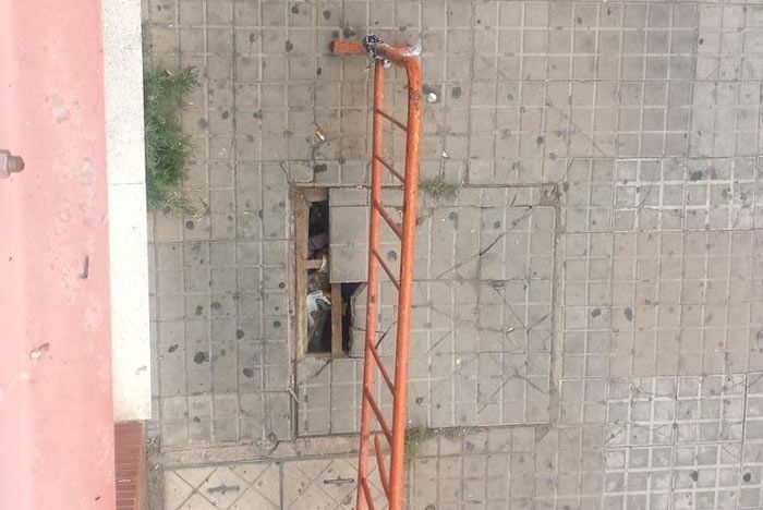 Una trampa callejera para los isleños