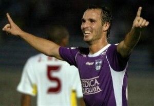 El uruguayo Danilo Peinado toma un avión hacia España “con ganas de aportar mucho” al Recre