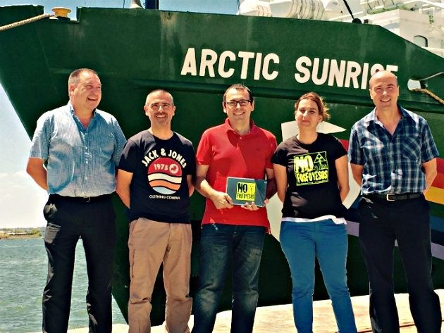 La Mesa de la Ría busca el máximo apoyo de Greenpeace para la retirada de los fosfoyesos