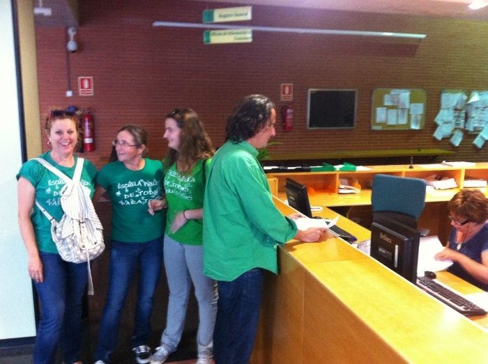 Marea Verde enumera al delegado de Educación los recortes sufridos este curso
