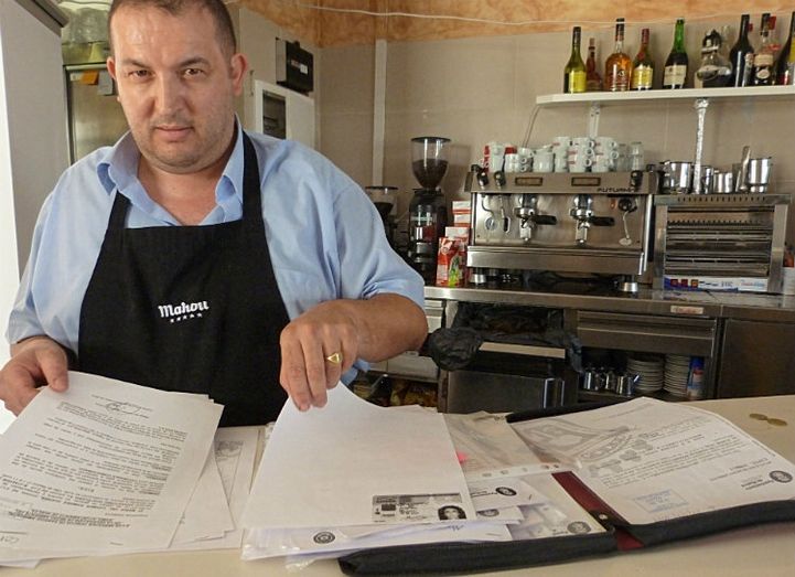 Cuando seguir adelante con tu bar parece misión imposible