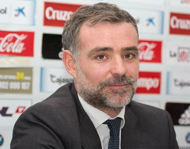 Fernando Iturbe deja de ser el secretario técnico y José Domínguez es sólo un candidato más al banquillo