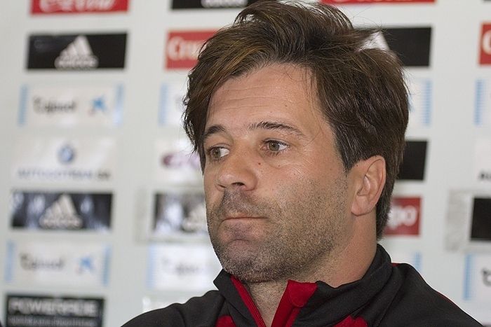 José Domínguez renueva por un año con el Decano