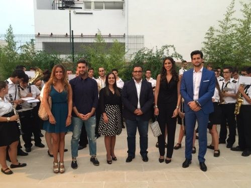Copla y rostros guapos en la apertura de las fiestas de La Redondela