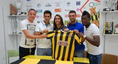El San Roque ficha a los delanteros Chaco e Isuardi y busca un mediocentro de corte defensivo