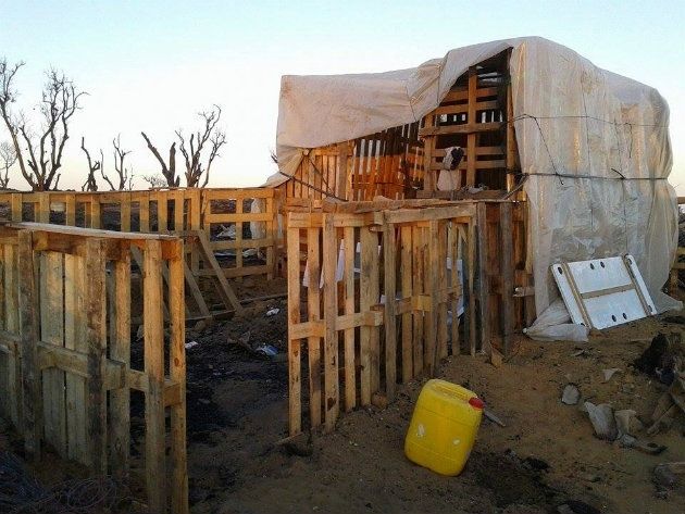 El asentamiento de Lepe intenta volver a la normalidad tras el incendio gracias a la ayuda humanitaria