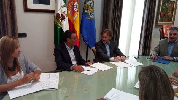 La Junta acudirá a la Mesa de los Fosfoyesos para ofrecer 'la máxima colaboración'