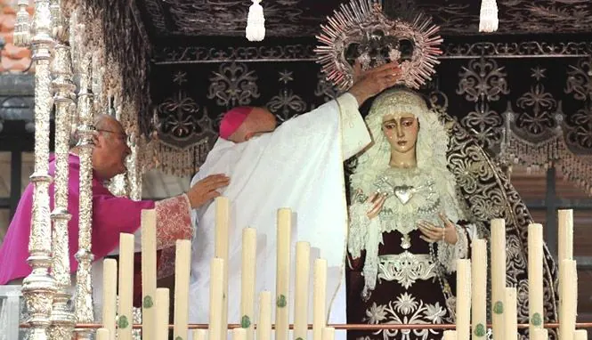 La Huelva mariana vibra con la coronación de la Virgen de los Dolores