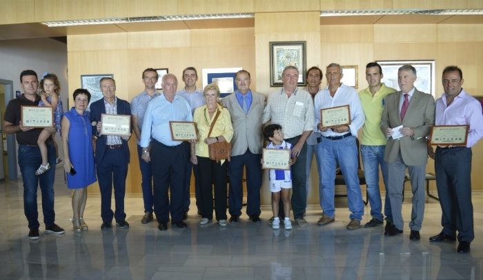 Carnet especial para los familiares que mantuvieron el abono de sus fallecidos