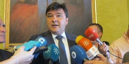 Gabriel Cruz: 'Los impagos a futbolistas y empleados en el Recre no se pueden consentir'